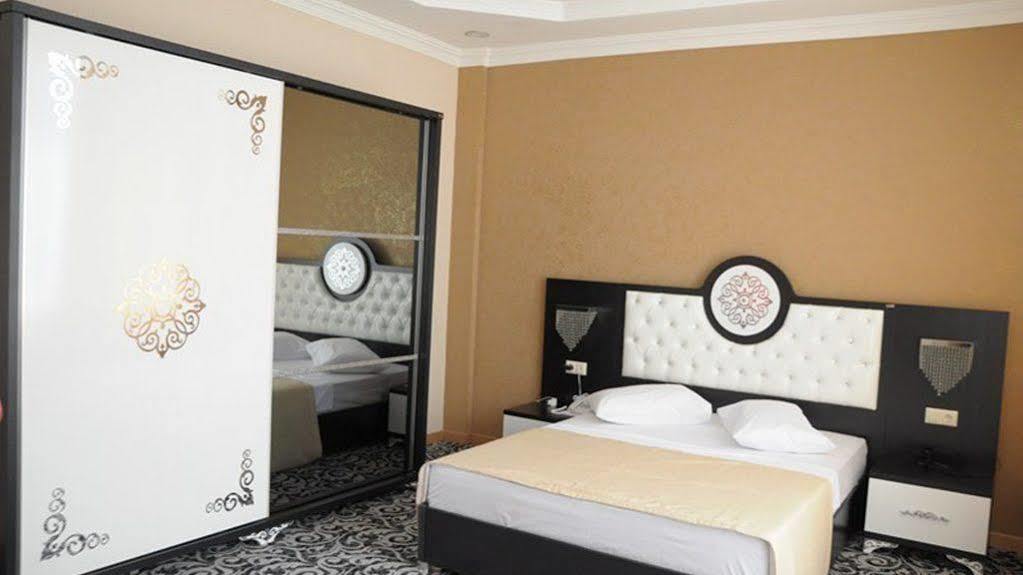 Grand Georgian Palace Batumi Ngoại thất bức ảnh
