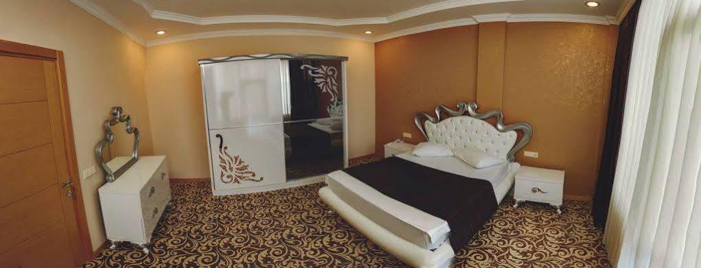 Grand Georgian Palace Batumi Ngoại thất bức ảnh
